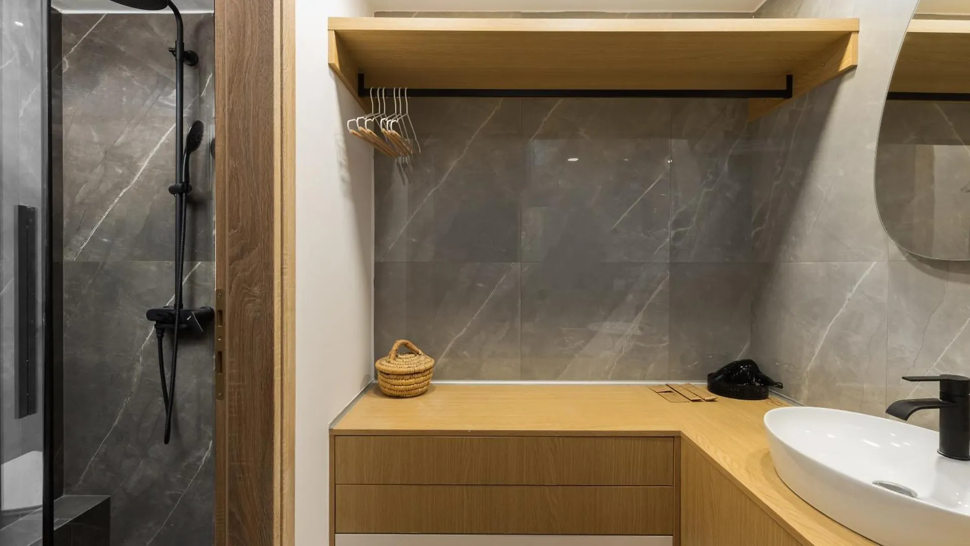 Oak Tree By Halu! Modern Two Bedroom Apartment Salonic 0*,  Grecia